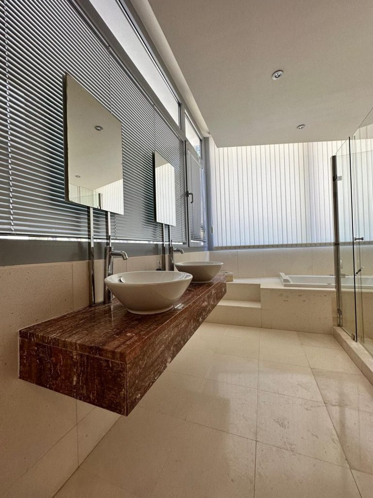 ab98a74fba60a4d441993abc7d5b94cc - 13