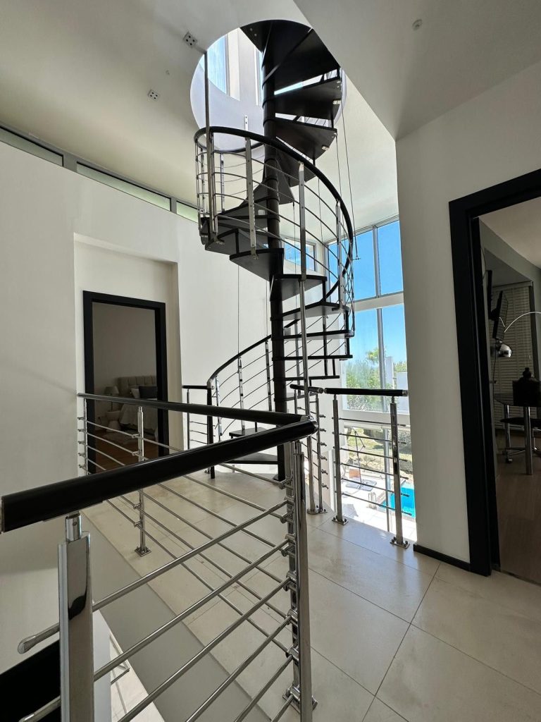 ab98a74fba60a4d441993abc7d5b94cc - 8