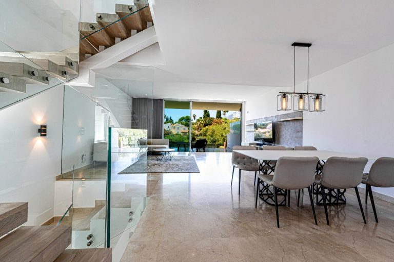 abf9211756c65b26fa53667b4d8e98f2 - 10