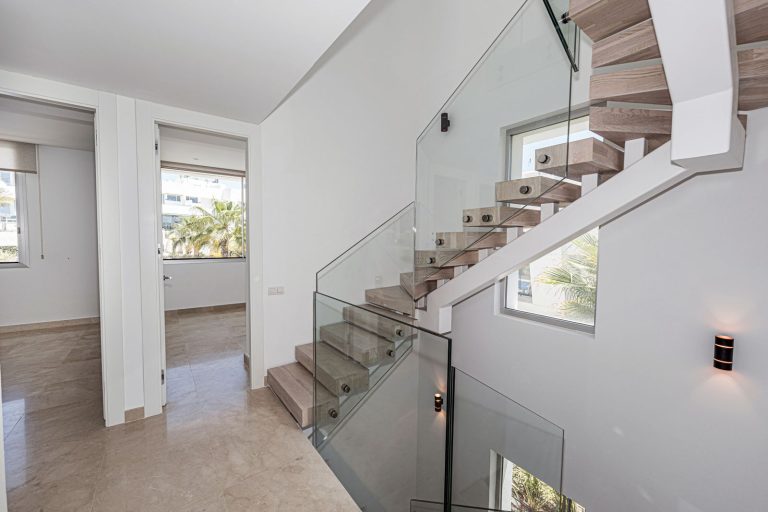 abf9211756c65b26fa53667b4d8e98f2 - 16