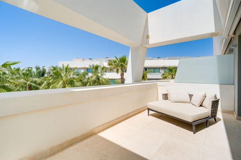 ac11cceb9af1155e90035bd9cfccdbf7 - 16