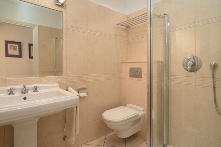 ae3a7bdd18402f69dbe7904f5fabf12c - 10