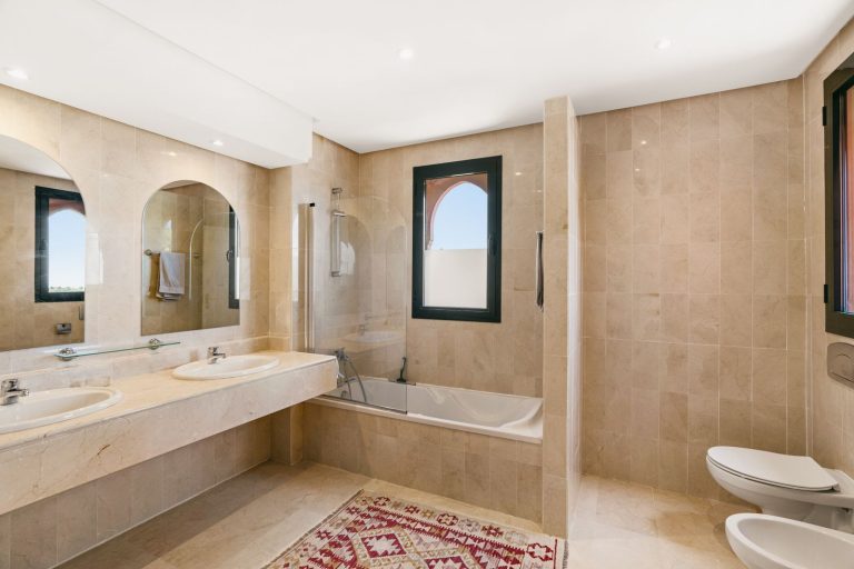 aea7b2b56f67f8d45e64e7cd815eed21 - 15