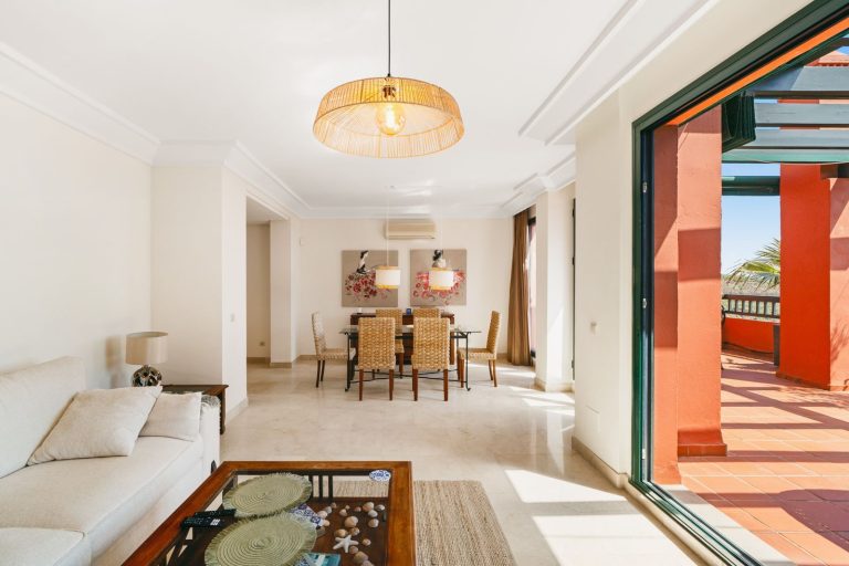 aea7b2b56f67f8d45e64e7cd815eed21 - 4