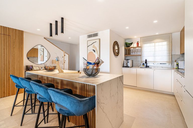 afa546f36becd978bb1b4ac6a4b7c6a1 - 9