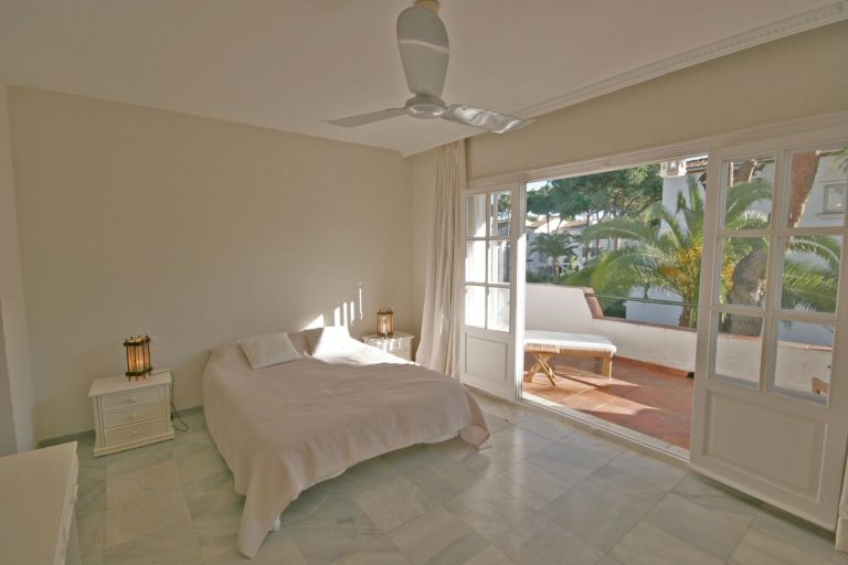 b256dae375c6249ec769ee77615fbc6e - 12