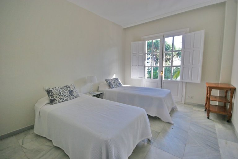 b256dae375c6249ec769ee77615fbc6e - 14