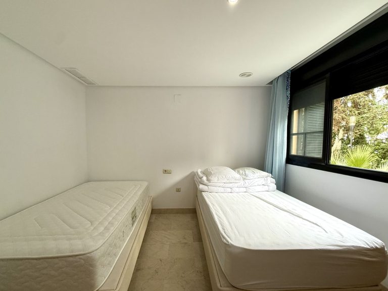 b3aed80bcb2e7a11b69f9d10655b0d83 - 12