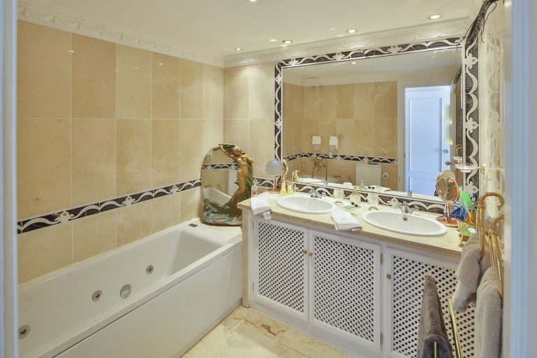 b611da13143979cb4232b6759a53b0bc - 7