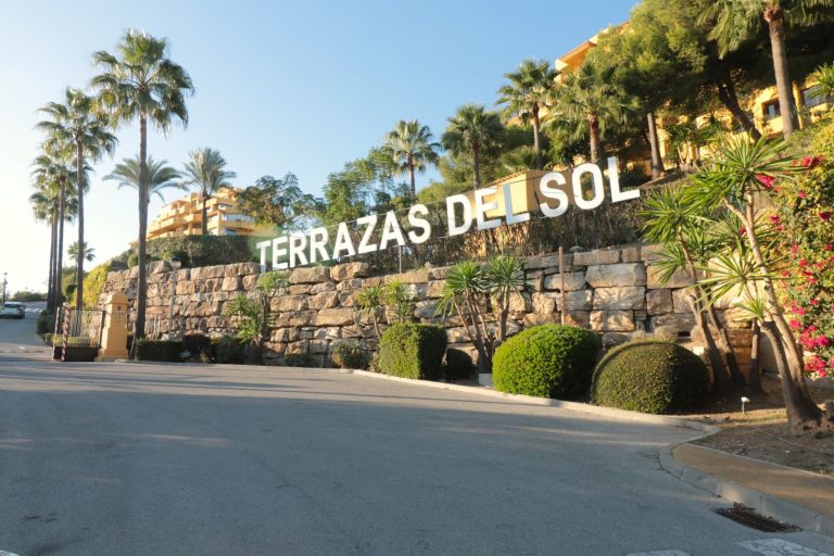 b74f5202bfac442bbd4ae493e72a5dc6 - 4