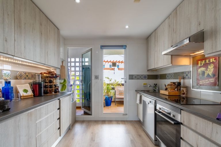 b77c238c1056e7e4241bd3630ba6133f - 16