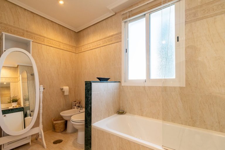 b77c238c1056e7e4241bd3630ba6133f - 6