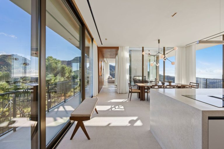 b7af597fa24be63f310561c1e92e0d68 - 4