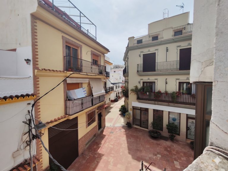 b920b7c614447556312540a305ed8f81 - 1