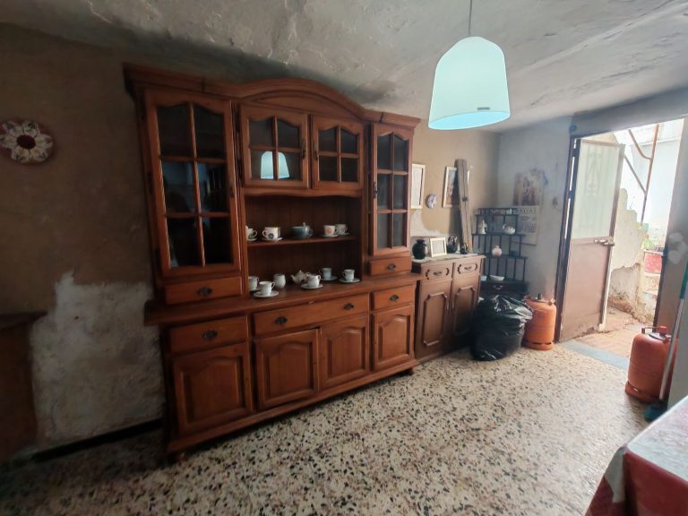 b920b7c614447556312540a305ed8f81 - 8