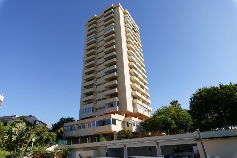 bd06fb1d1d09a81753c447f50bcd06ec - 12