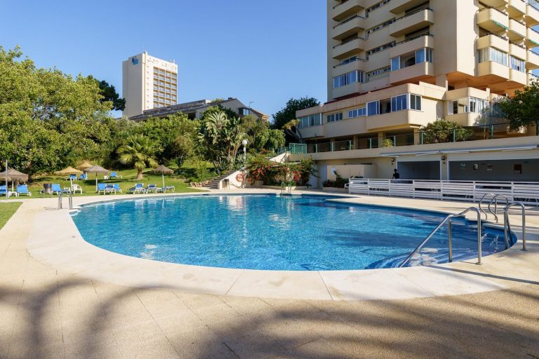 bd06fb1d1d09a81753c447f50bcd06ec - 13