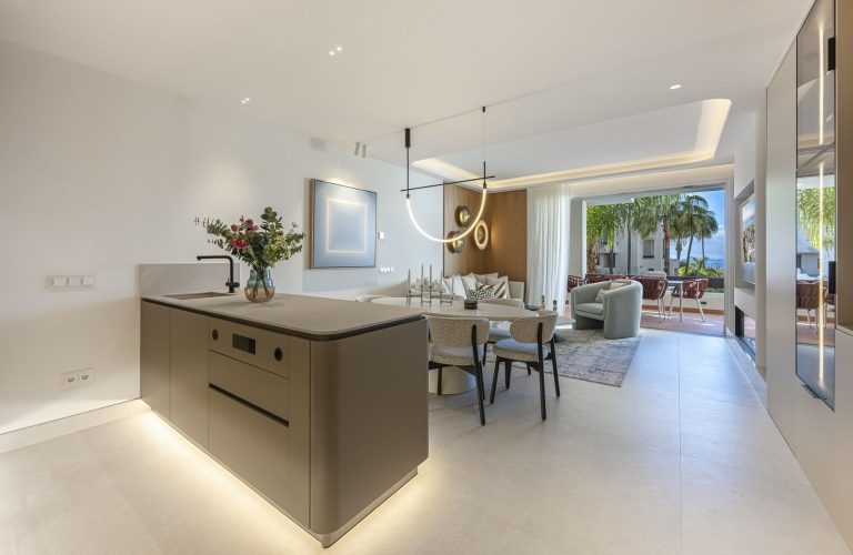 bd09c2c8ea1665638f50bec6ecb866fd - 12