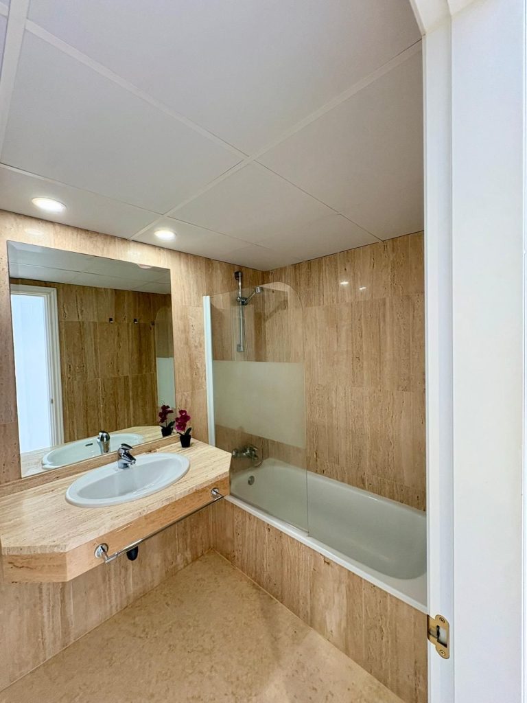 bd6750840aed9050f83ee1d4d6d7fd6a - 16