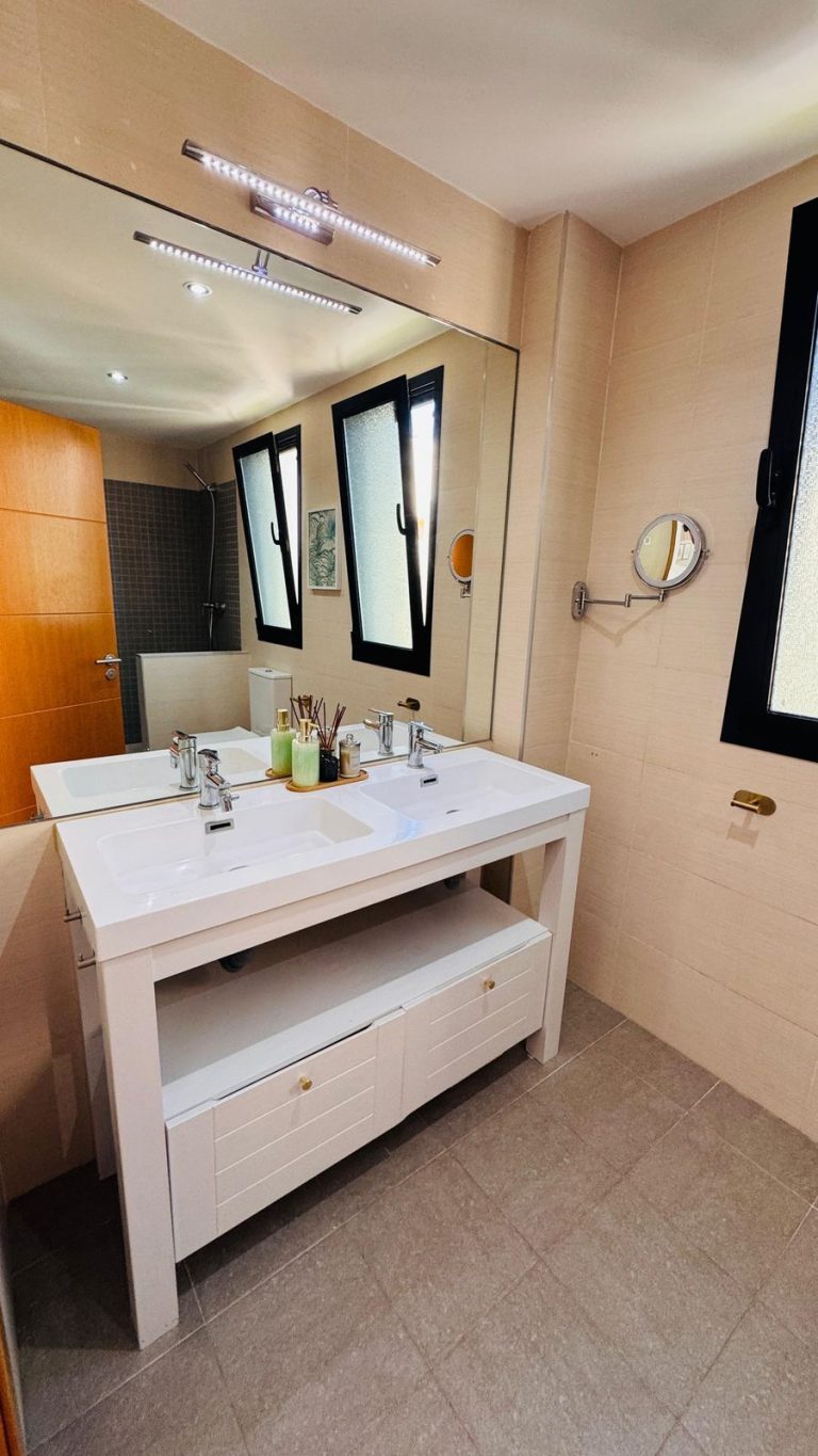 be9a3a0abc04d65764312a23aa71635a - 13