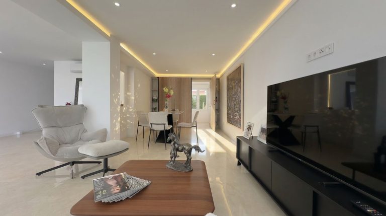 beee1da0f864048d9eb193d887a87370 - 12