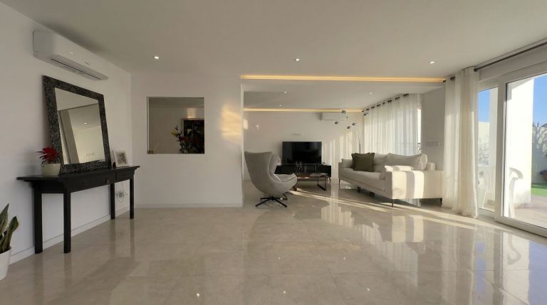 beee1da0f864048d9eb193d887a87370 - 7