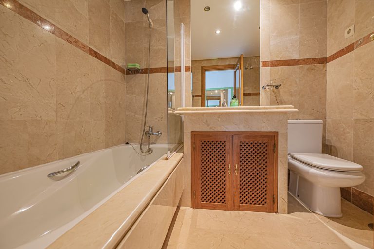 bfd77e5d23c1448c8f8d9a9572d2d039 - 16