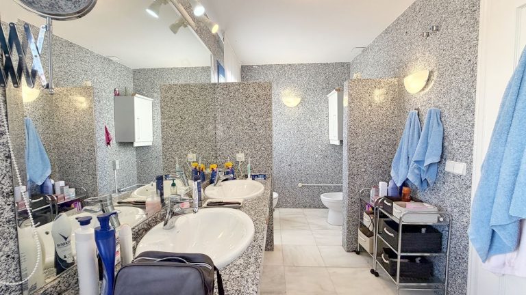 c062ac9650177a9ef96fe8c91c5ccedb - 16