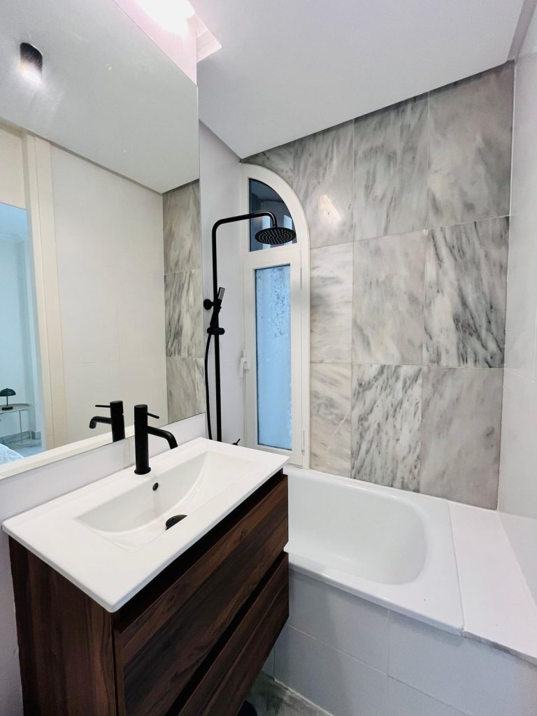 c5b06ee7f56bc8f1715bbafcbf462340 - 12