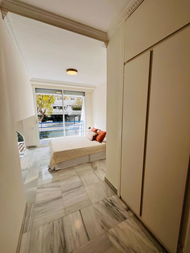 c5b06ee7f56bc8f1715bbafcbf462340 - 14