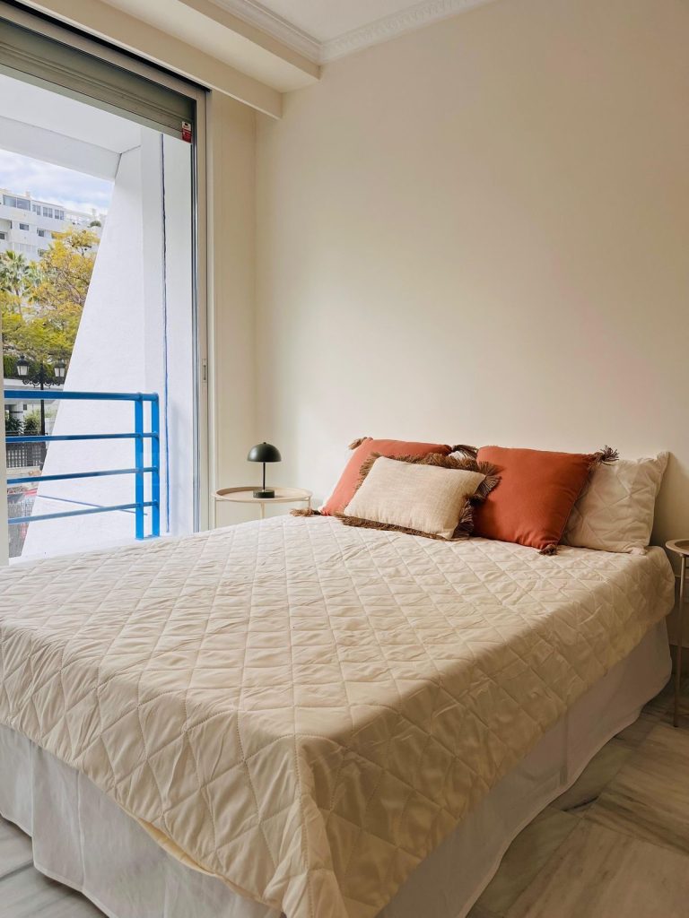 c5b06ee7f56bc8f1715bbafcbf462340 - 15