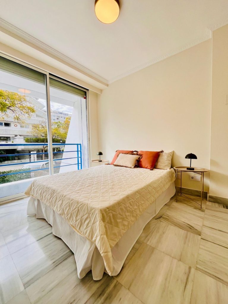 c5b06ee7f56bc8f1715bbafcbf462340 - 16