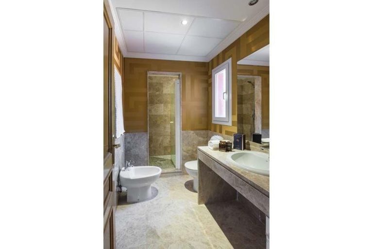 c64ecad50c8906b4d6bce2a680045a6c - 15