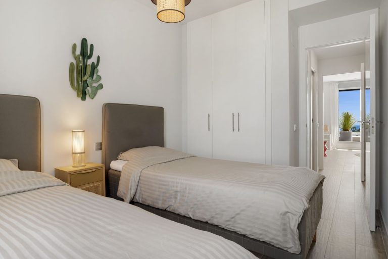 c66b1f31c677cdf47504d9274daf0115 - 14