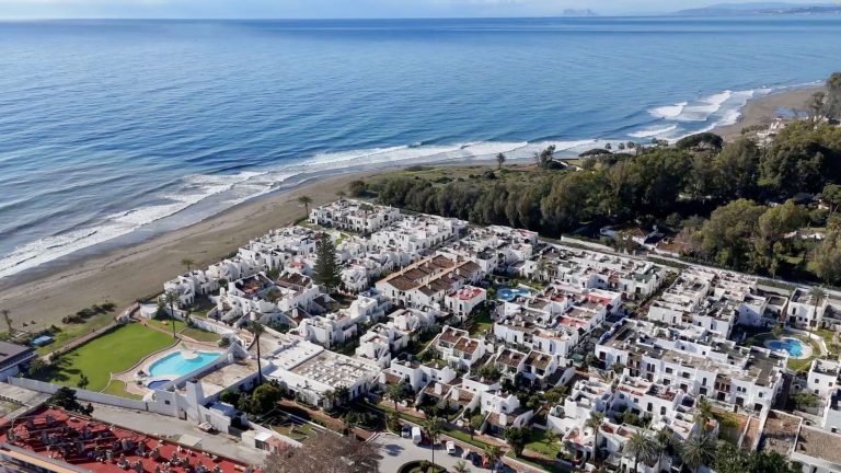 c8a0d513f8b22a9b048b4efdd366645a - 1