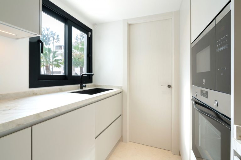 c932654b5ade1c942d8cbe51aec6735e - 10