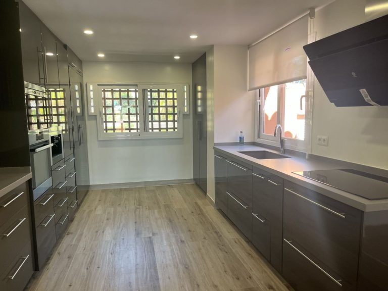 ccdc09b1c48240a89a9aed8fa4781609 - 6