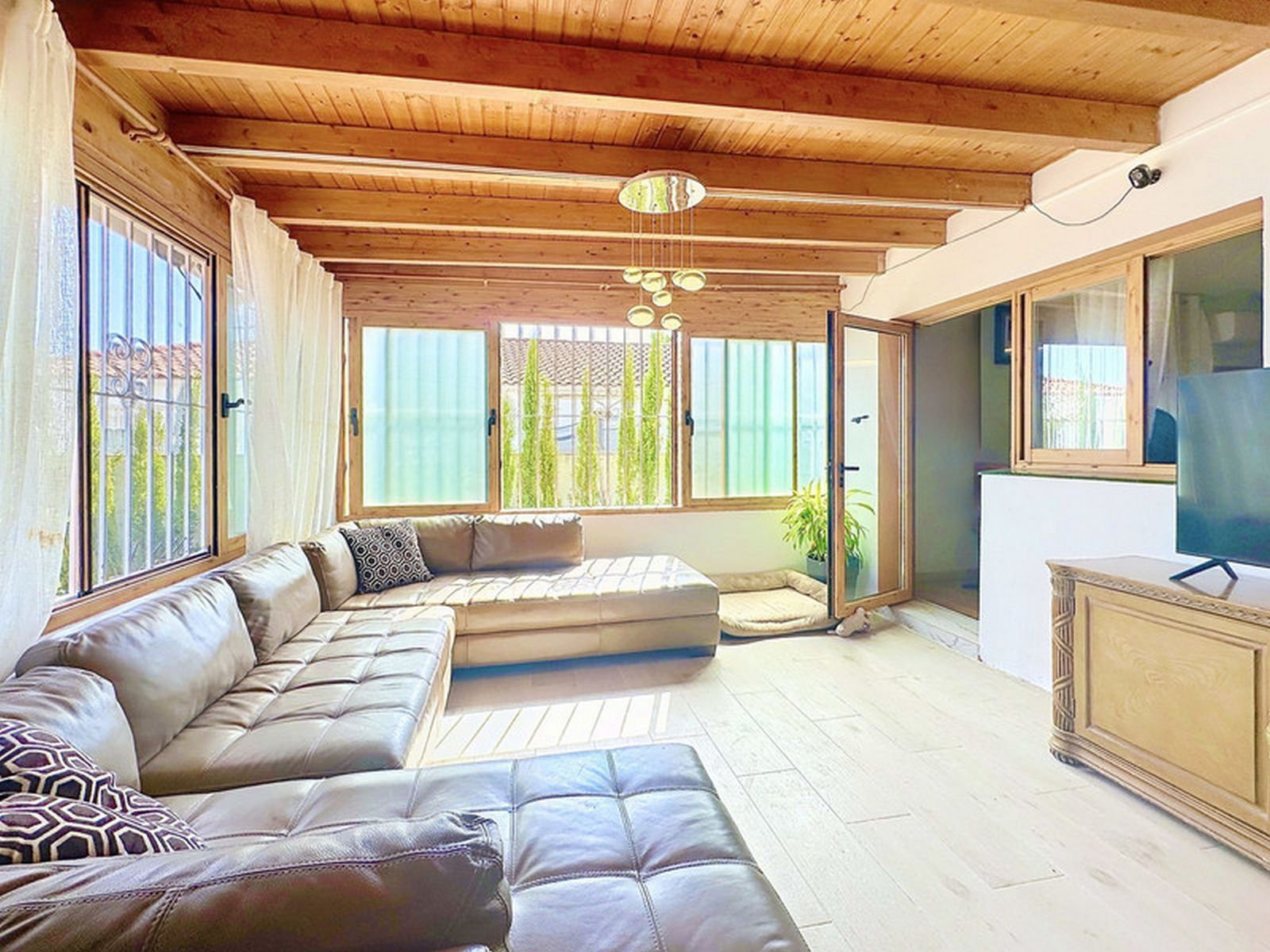 ce171bb0ce5933e6ace1a7859a7699f8 - 14