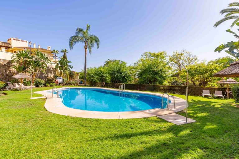 ce60f2552a884972ce8f9cea8f6de7e3 - 16