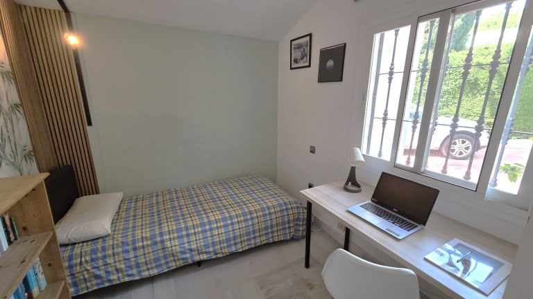 cf089e94eb55c37e697a13a880da35a5 - 12