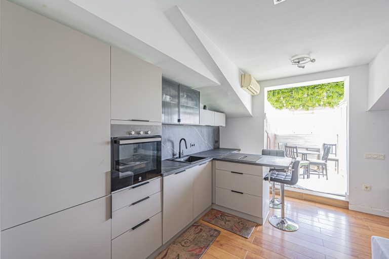 cf8c349a3b37a512dc734be6b2a9f51d - 8