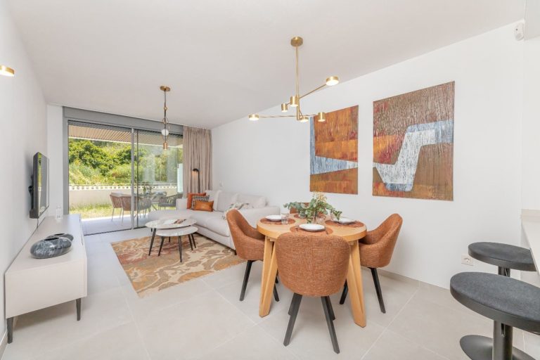 d0c9cb8ce2720d19394dffd568acca46 - 1