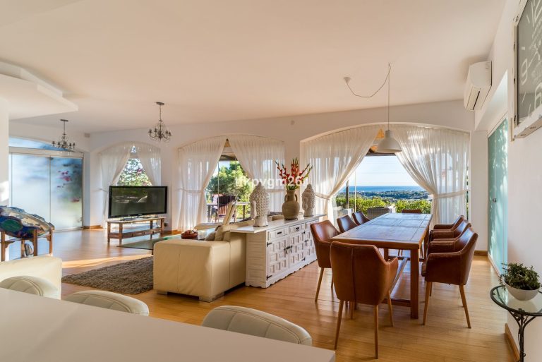 d18a4297afe284f35a64ce111beca700 - 12