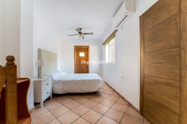 d18a4297afe284f35a64ce111beca700 - 16