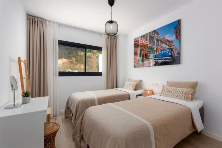 d3745aa9a5a31baf858965f20832de4e - 16