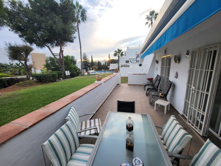 d437207328137aeec4c38663d66200e9 - 1