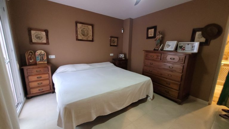 d437207328137aeec4c38663d66200e9 - 12