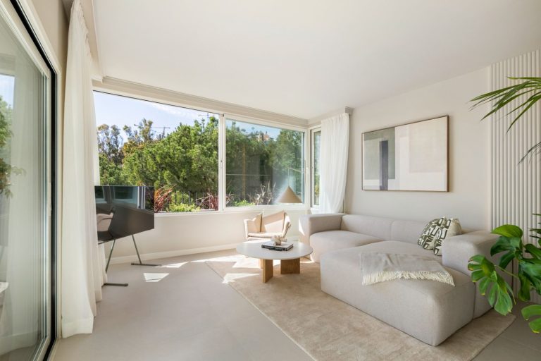 d4e2cf7123b5fbcbc9823fc0fae1a8fd - 2