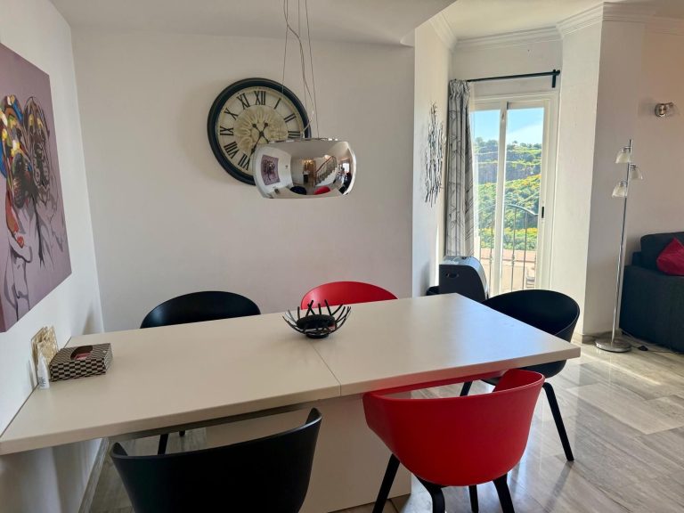 d81b6a14eb8a4ae12114a98a4e22bd12 - 10