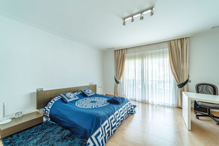 d8678c607a0e21b2de903c7455fa196b - 13